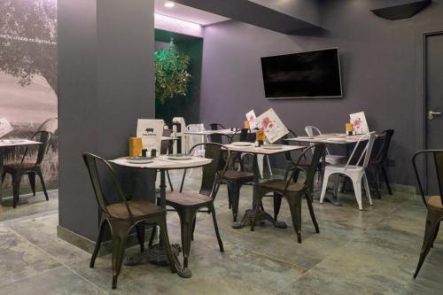 LifeStyle & Arch Taberna BeHer en Pza Ayto. Valencia 16 ·