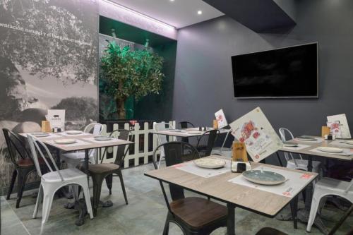 LifeStyle & Arch Taberna BeHer en Pza Ayto. Valencia 16 ·