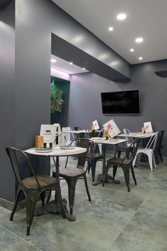 LifeStyle & Arch Taberna BeHer en Pza Ayto. Valencia 16 ·