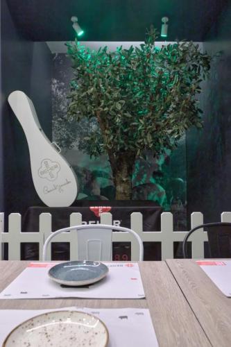 LifeStyle & Arch Taberna BeHer en Pza Ayto. Valencia 16 ·