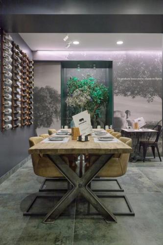 LifeStyle & Arch Taberna BeHer en Pza Ayto. Valencia 16 ·