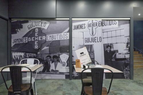 LifeStyle & Arch Taberna BeHer en Pza Ayto. Valencia 16 ·