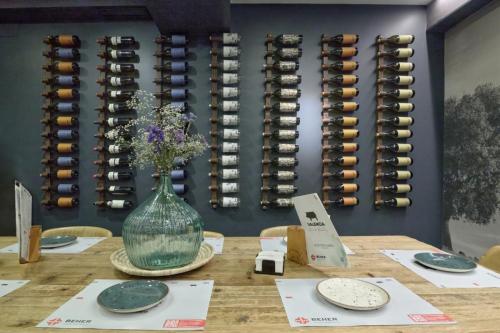 LifeStyle & Arch Taberna BeHer en Pza Ayto. Valencia 16 ·