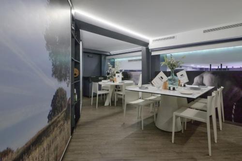 LifeStyle & Arch Taberna BeHer en Pza Ayto. Valencia 16 ·