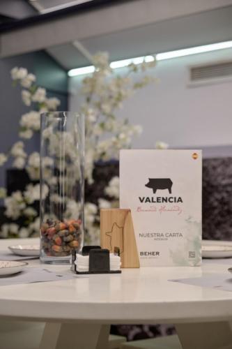 LifeStyle & Arch Taberna BeHer en Pza Ayto. Valencia 16 ·