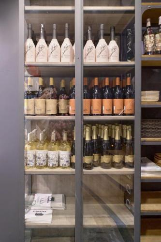 LifeStyle & Arch Taberna BeHer en Pza Ayto. Valencia 16 ·