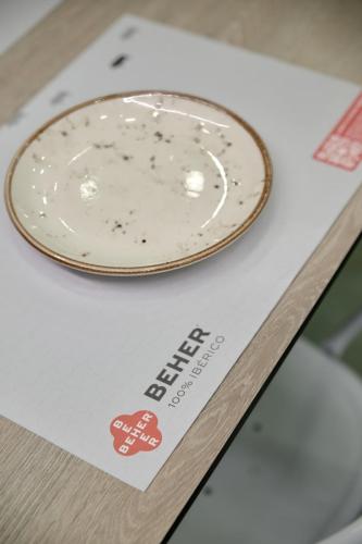 LifeStyle & Arch Taberna BeHer en Pza Ayto. Valencia 16 ·